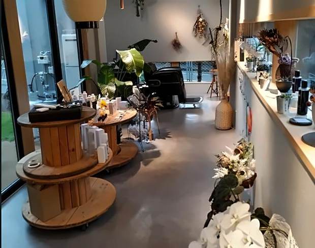 コンテナ美容サロン 店内